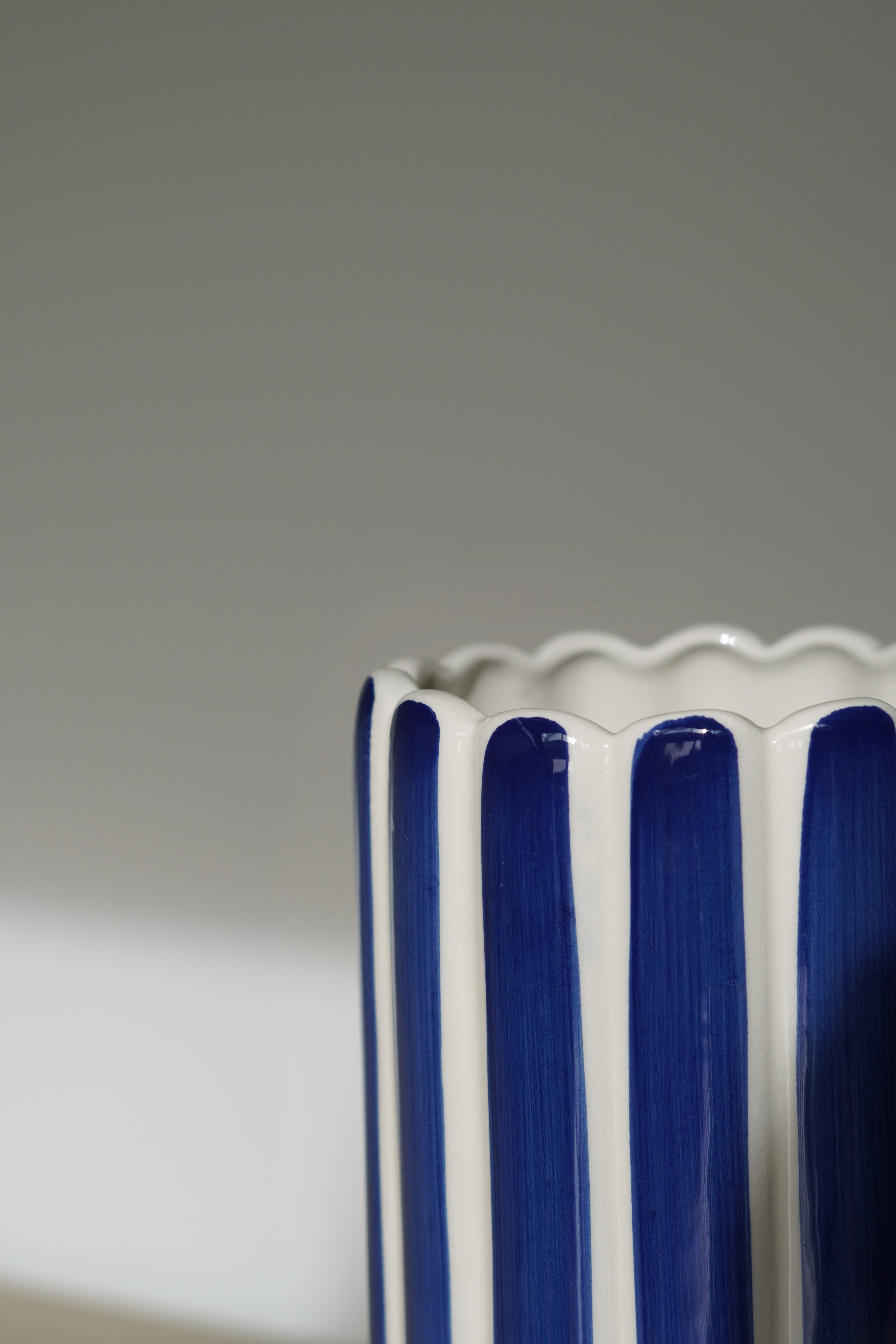 Vaas Luna blauw detail - Néva Living