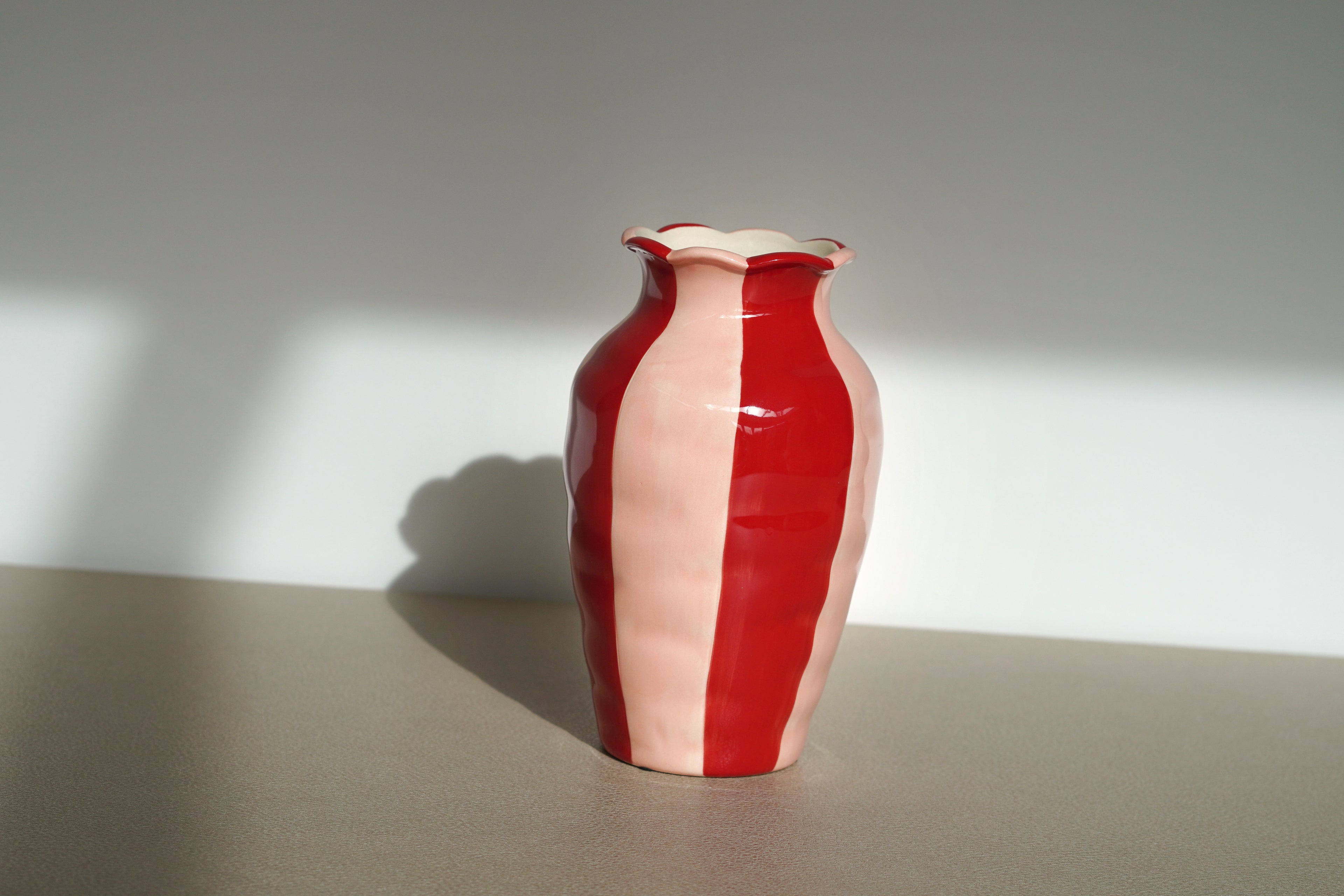 Vaas Cherry roze rood lifestyle interieur - Néva Living