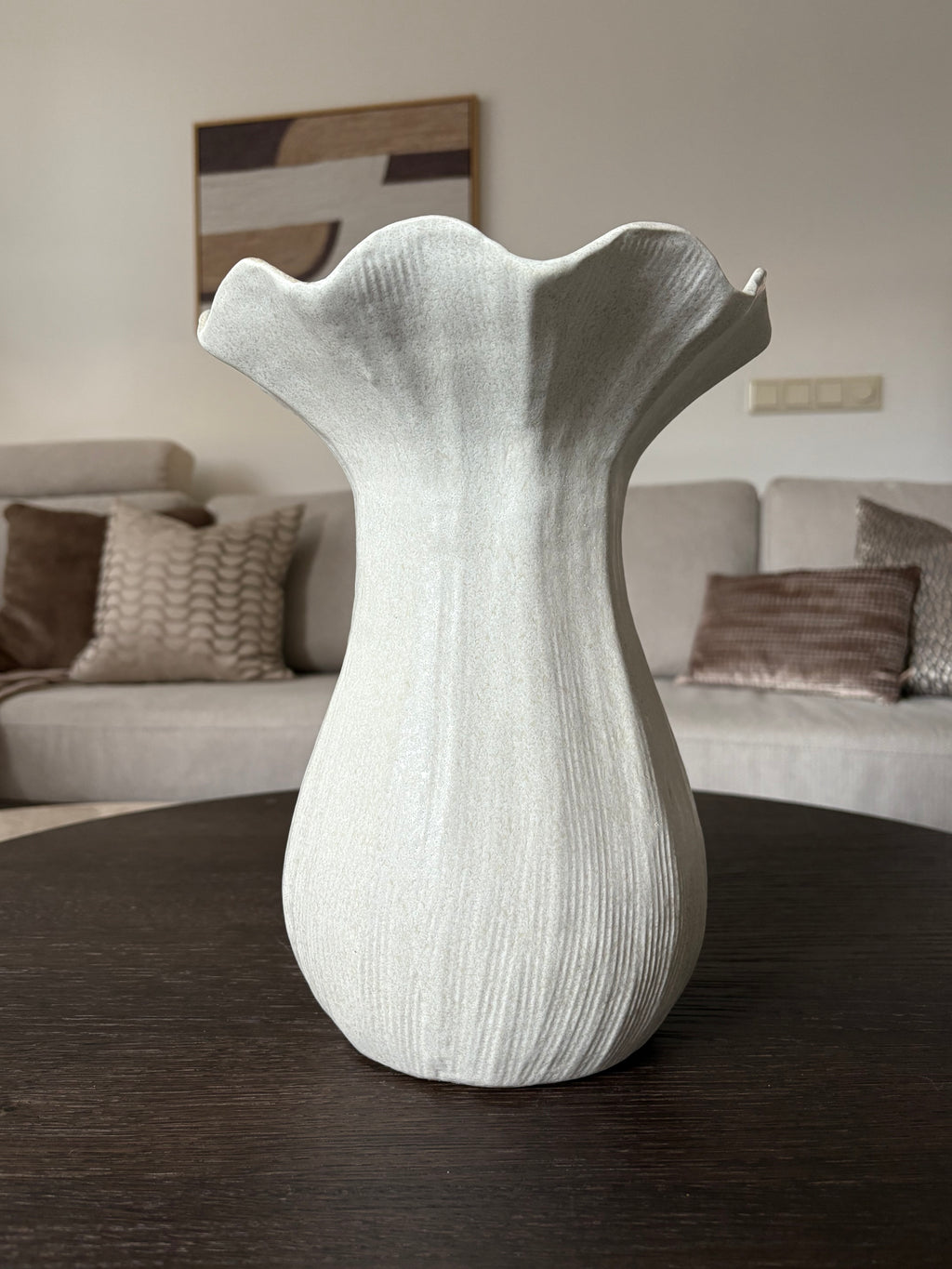 Vaas Noma naturel wit keramiek lifestyle interieur - Néva Living