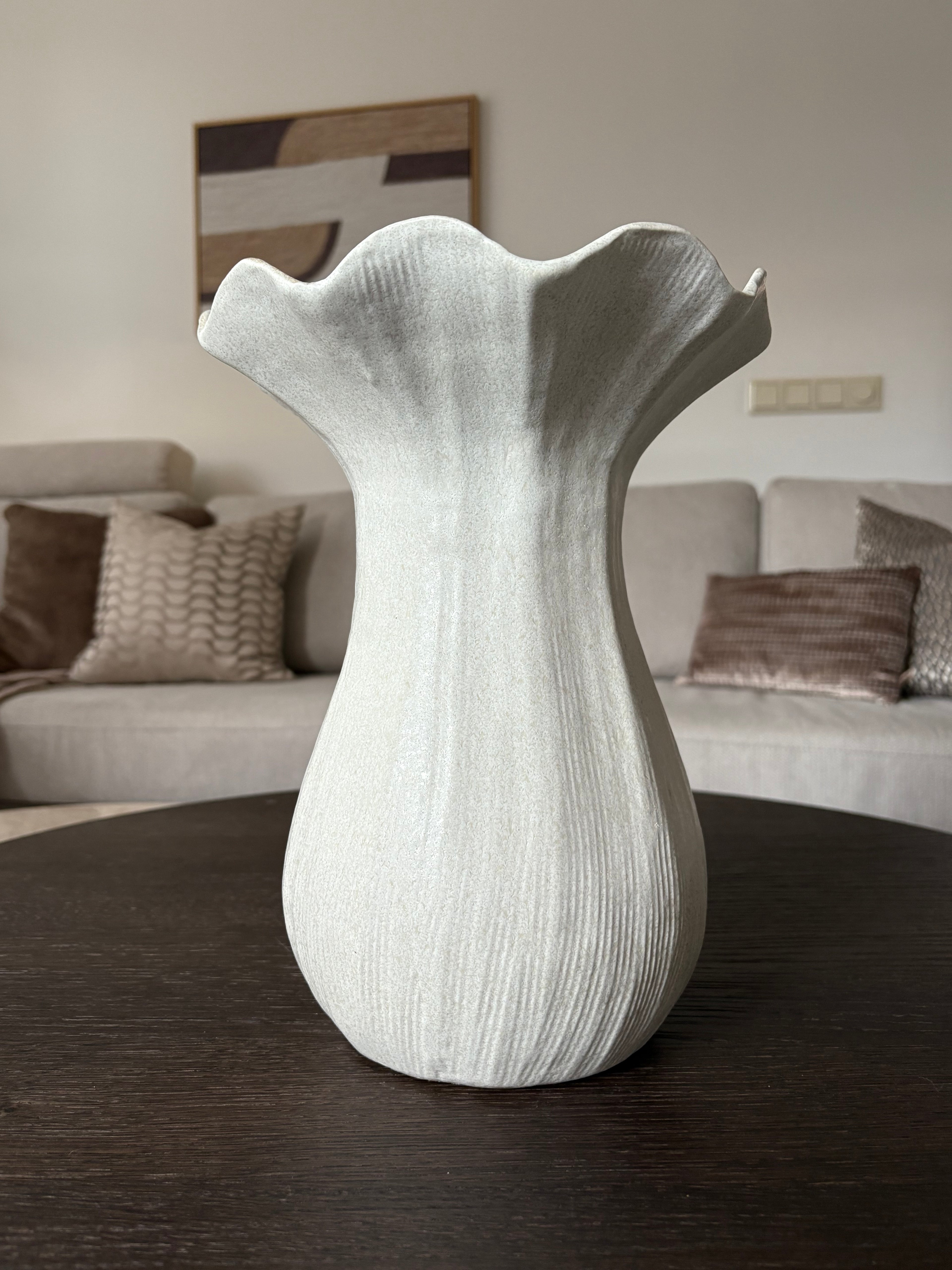 Vaas Noma naturel wit keramiek lifestyle interieur - Néva Living